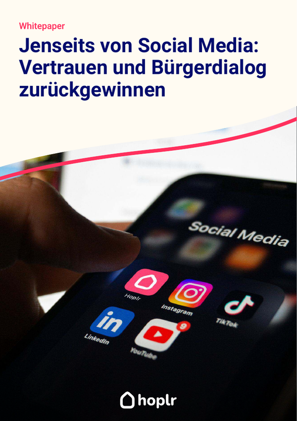 Cover von Jenseits von Social Media: ein Smartphone mit der Hoplr-App neben anderen sozialen Apps