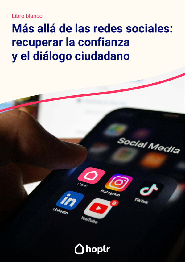 Portada de Más allá de las redes sociales, con un móvil que muestra Hoplr junto a otras apps sociales